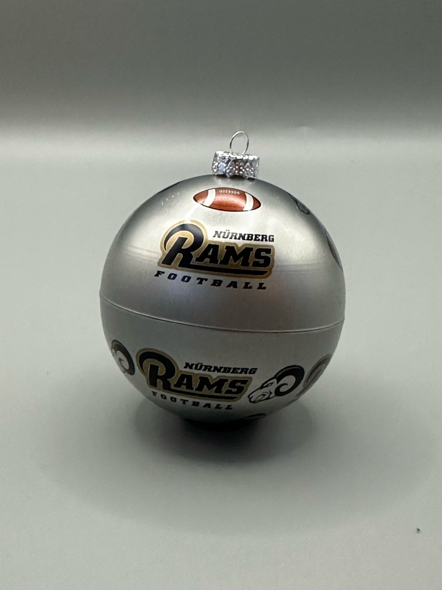 Silberne Rams Weinachtskugeln